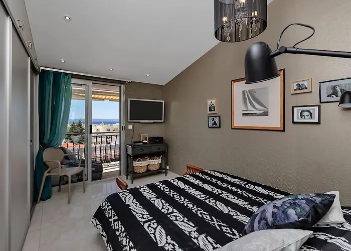 2 Bedroom 'marley' Makarska